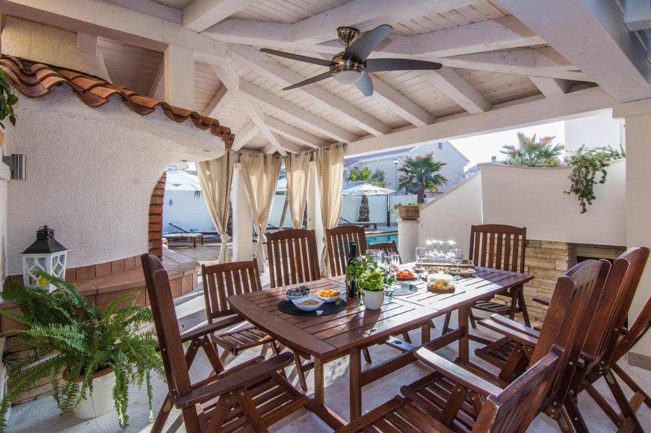 Apartments "Villa Antisin" With Heated Pool Zadar Bagian luar foto