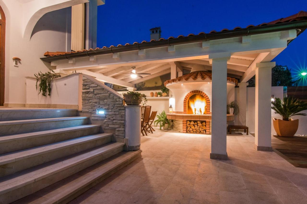 Apartments "Villa Antisin" With Heated Pool Zadar Bagian luar foto