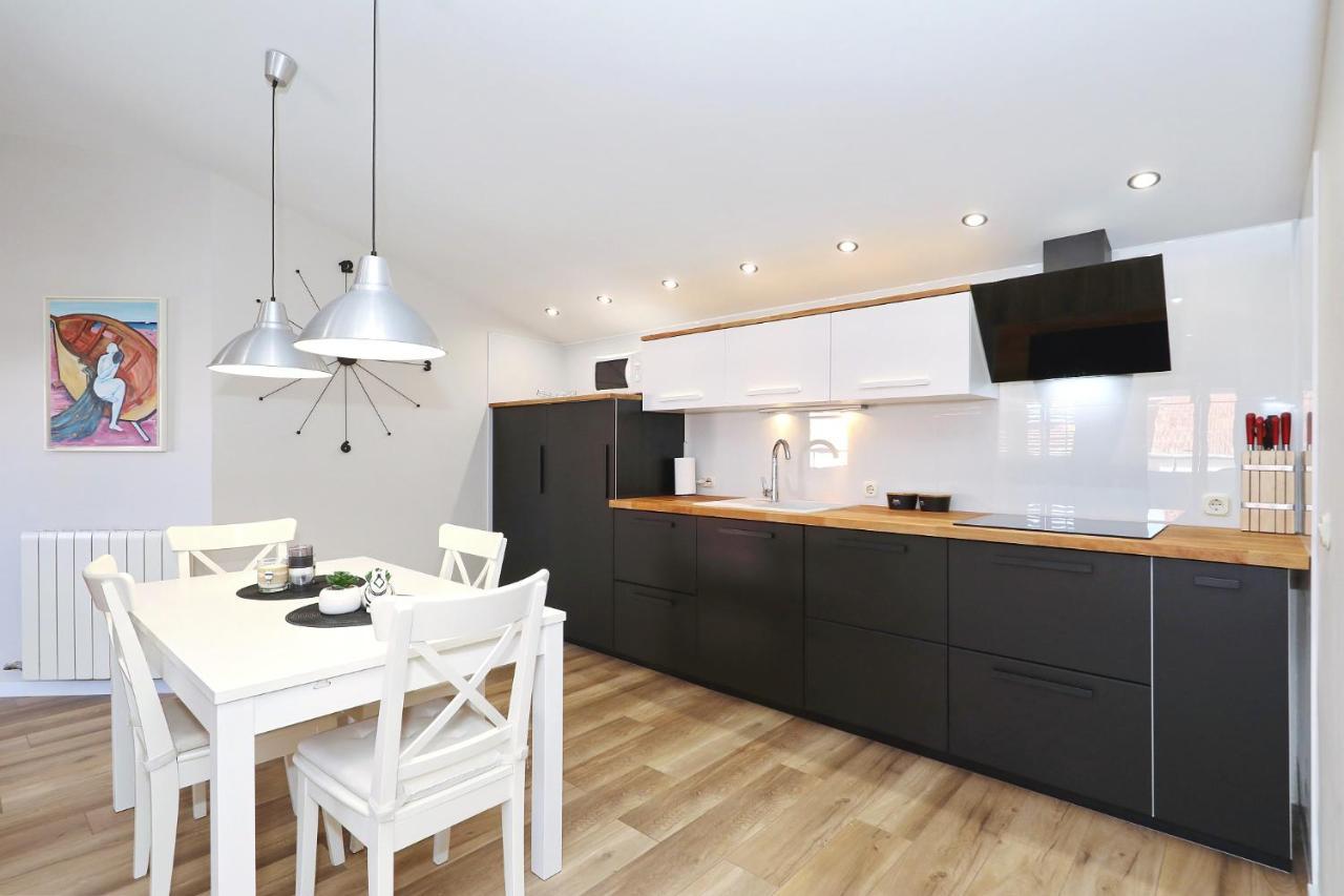 Apartments "Villa Antisin" With Heated Pool Zadar Bagian luar foto