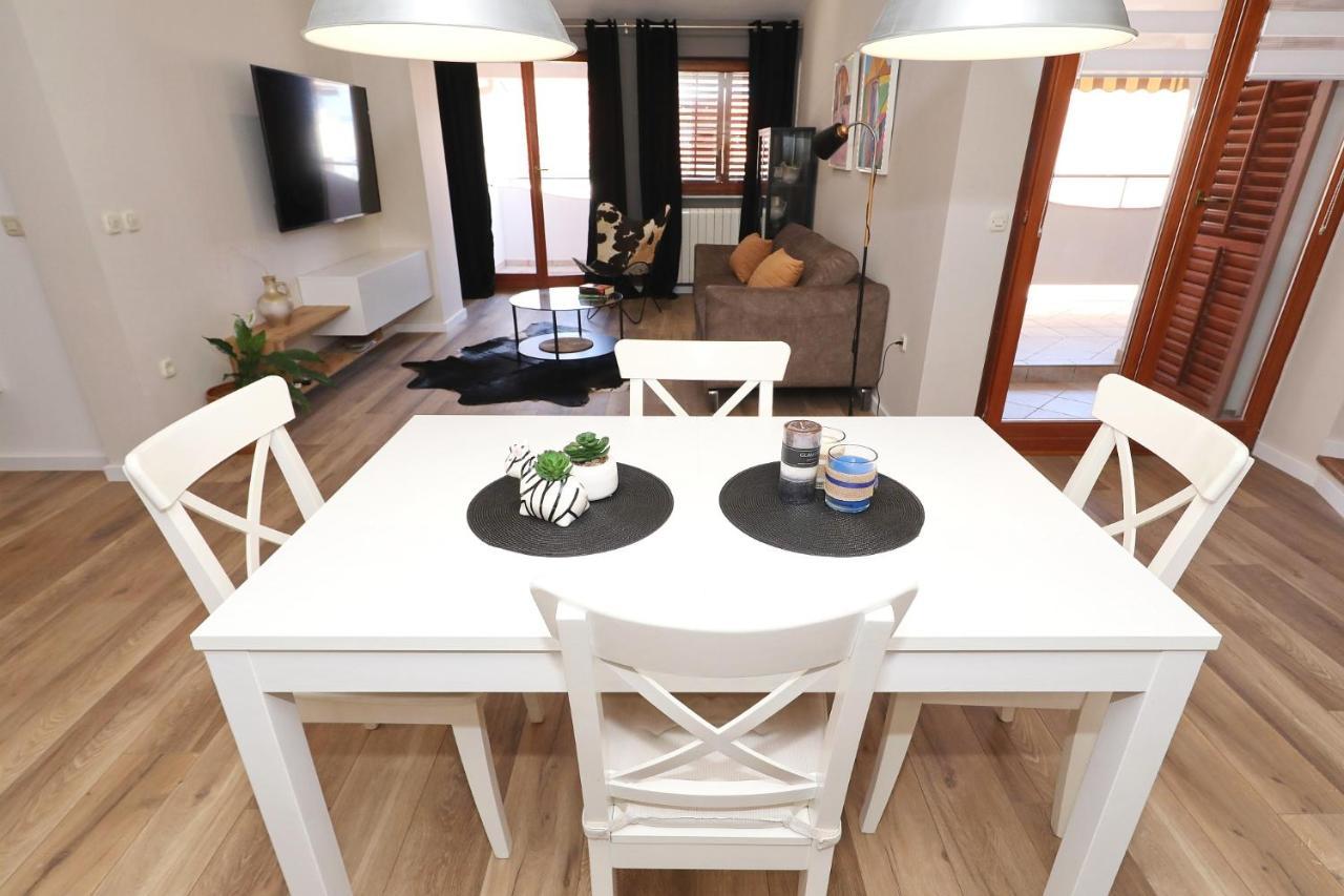 Apartments "Villa Antisin" With Heated Pool Zadar Bagian luar foto