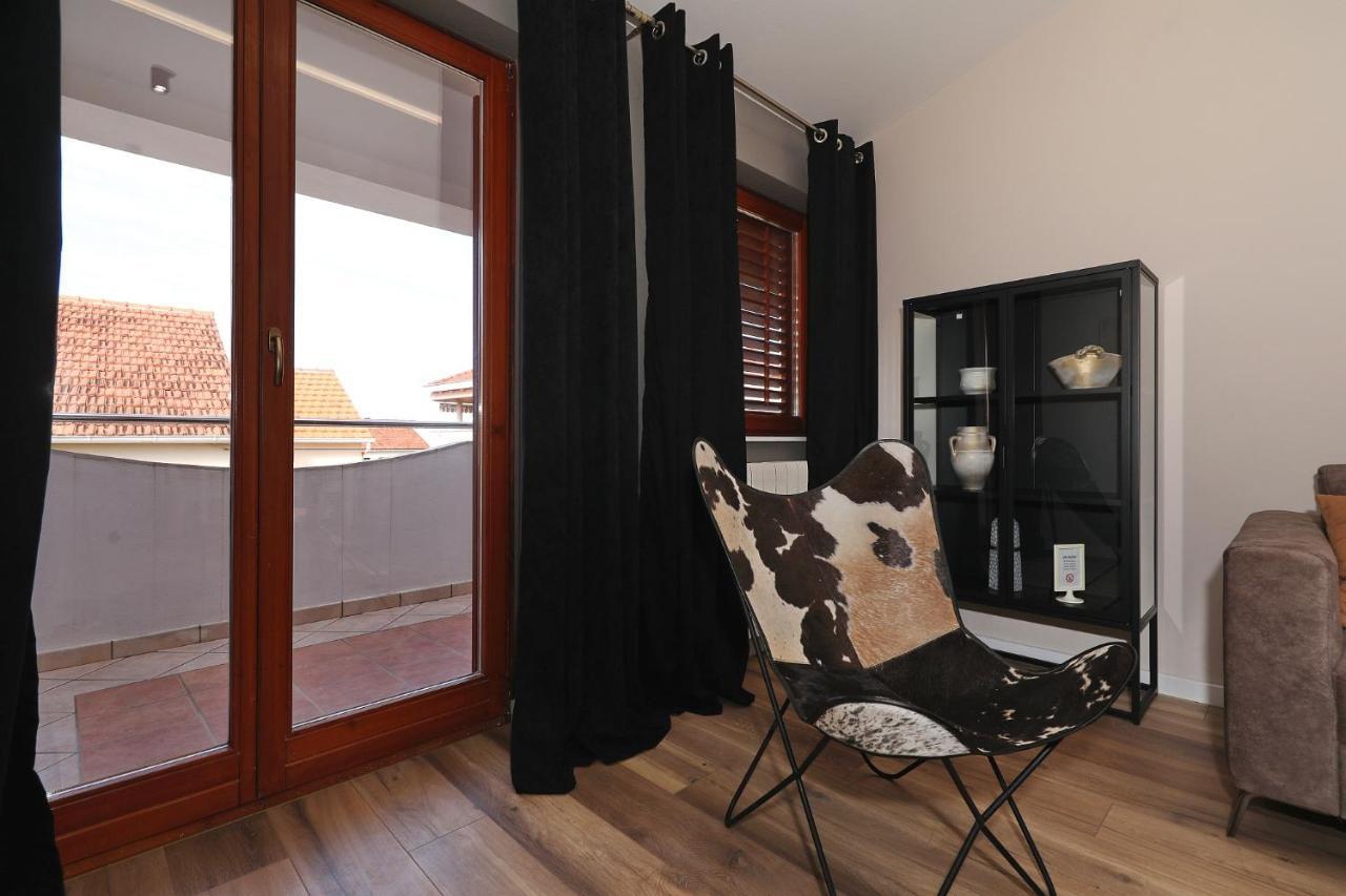 Apartments "Villa Antisin" With Heated Pool Zadar Bagian luar foto