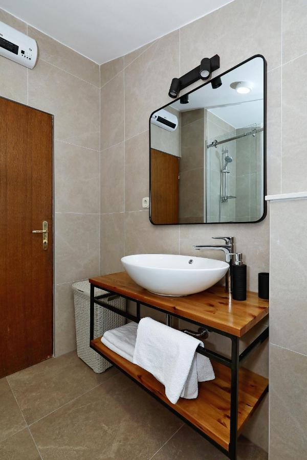 Apartments "Villa Antisin" With Heated Pool Zadar Bagian luar foto
