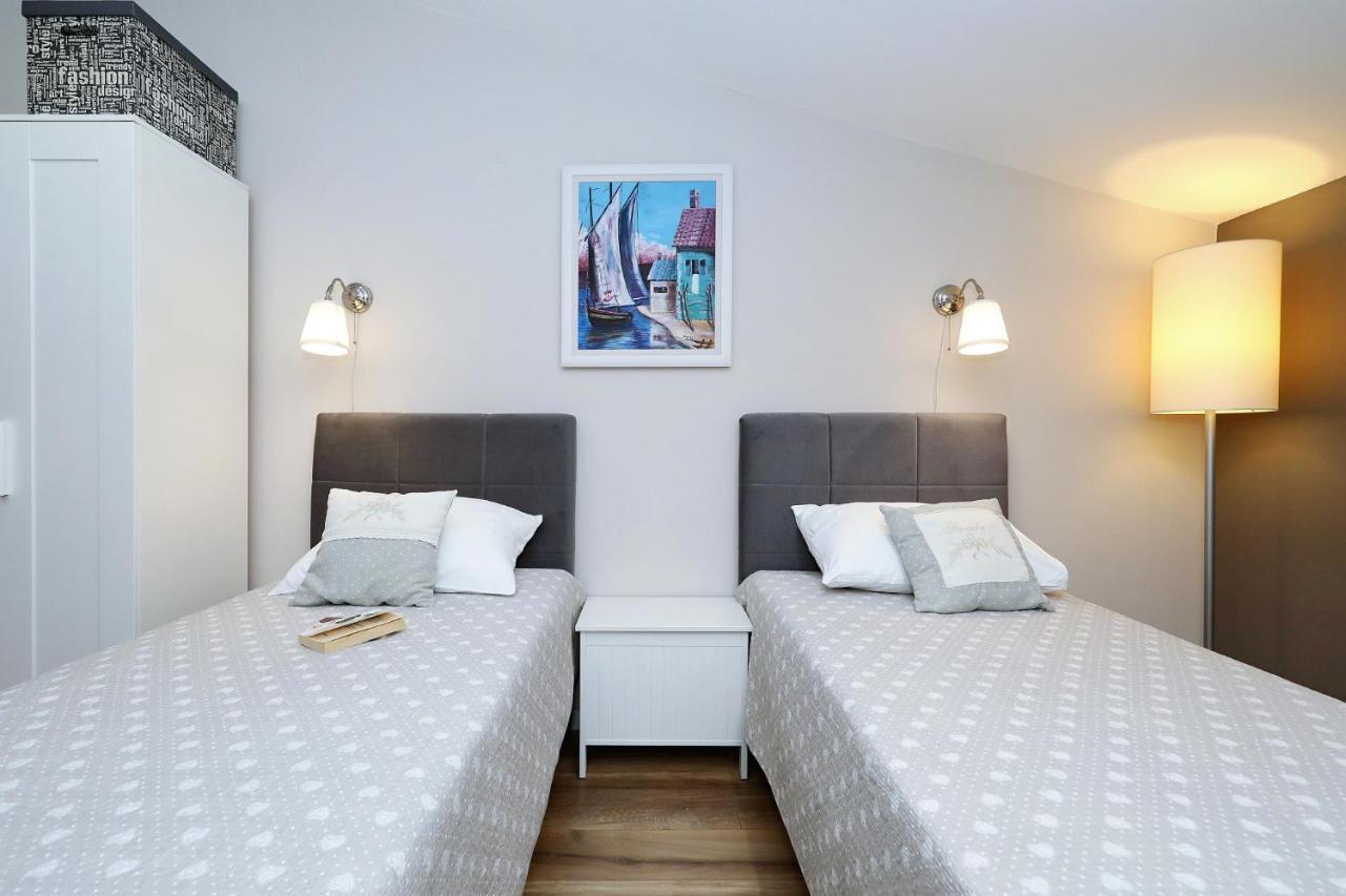 Apartments "Villa Antisin" With Heated Pool Zadar Bagian luar foto