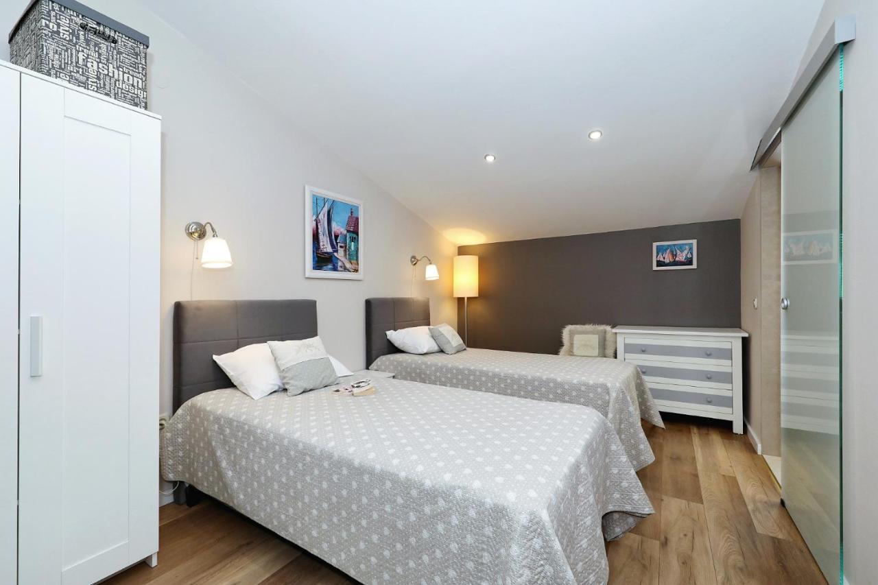 Apartments "Villa Antisin" With Heated Pool Zadar Bagian luar foto