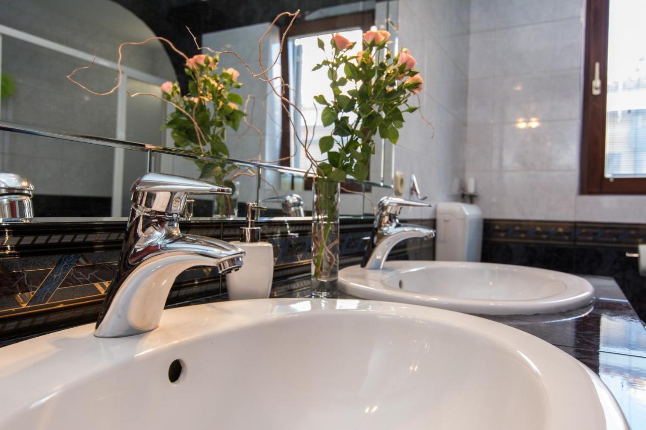 Apartments "Villa Antisin" With Heated Pool Zadar Bagian luar foto