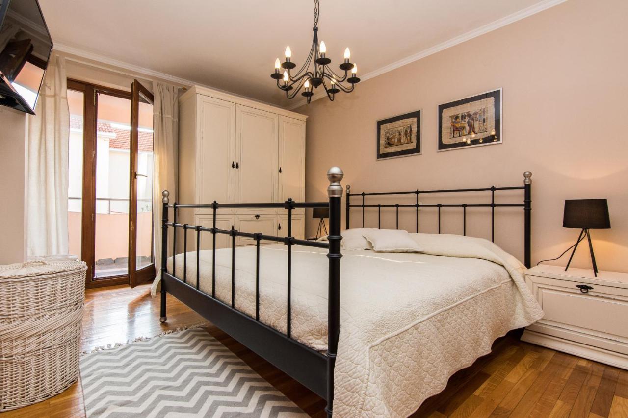 Apartments "Villa Antisin" With Heated Pool Zadar Bagian luar foto
